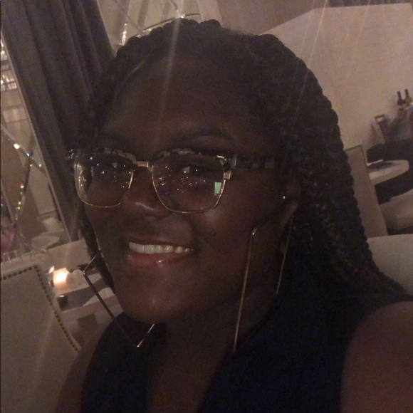 Meet your Posher, Evani - Picture 1 of 1